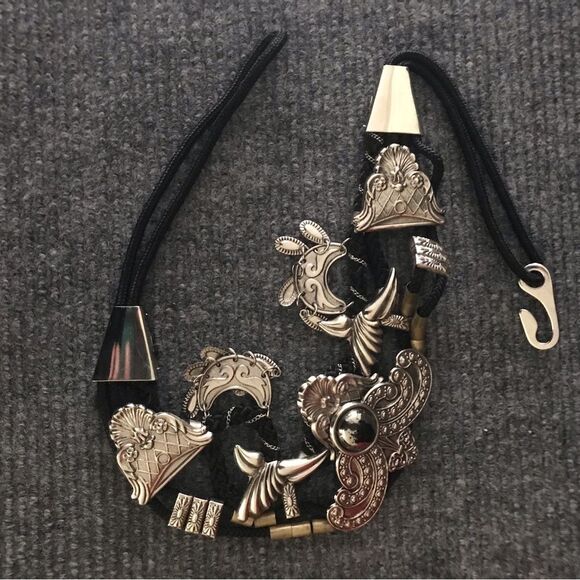 Unique & Ornate Black and Silver Women's Belt 32" Size Small - Picture 3 of 8